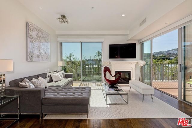 Property photo of 855 N Croft AV