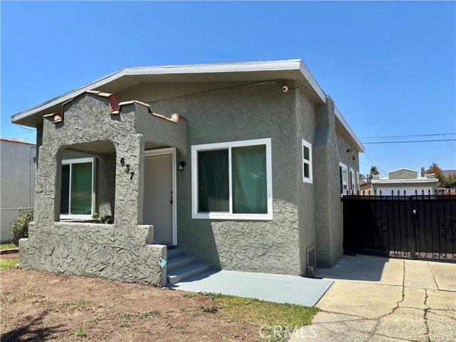 Property photo of 637 W 105th ST