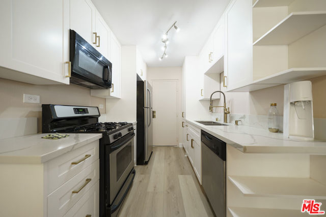 Property photo of 421 S La Fayette Park PL