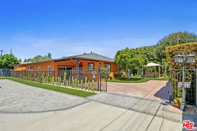 Property photo of 10039 La Rosa DR