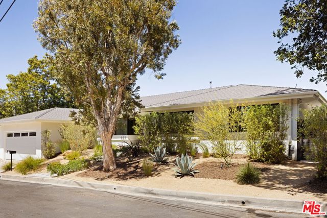 Property photo of 886 Teakwood RD