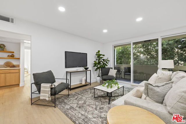 Photo of 1025 N Kings Rd