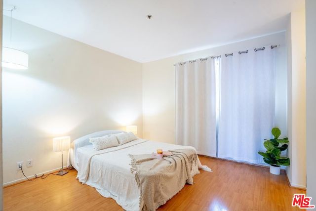 Property photo of 533 S St Andrews PL