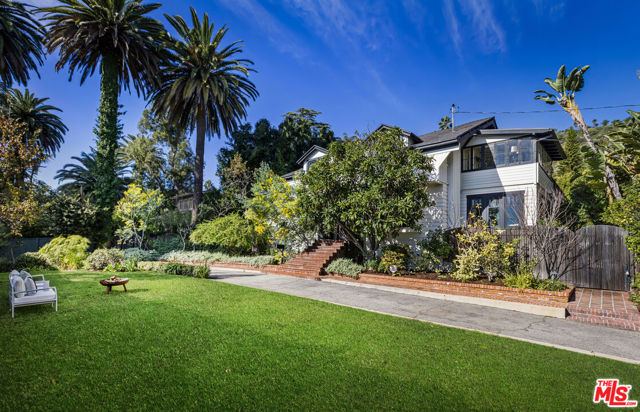 Property photo of 2004 La Brea TE