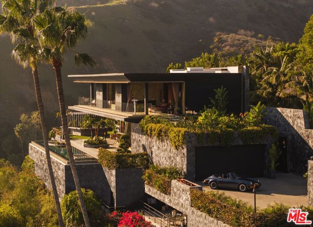 Property photo of 1851 N Stanley AV