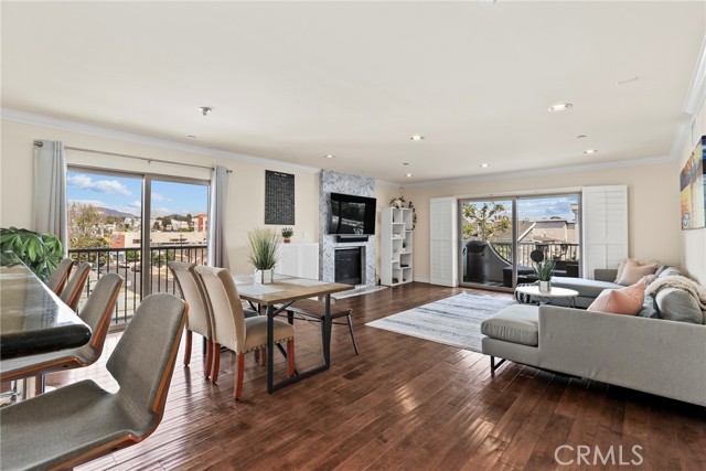 Property photo of 1621 Barry AV