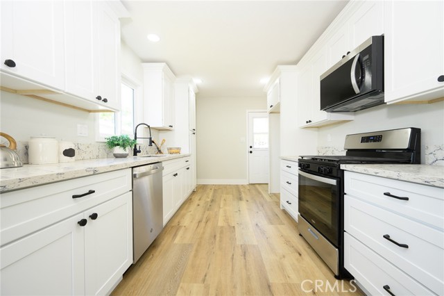 Property photo of 903 E 7th ST