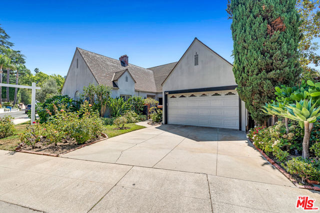 Property photo of 3141 E La Suvida DR