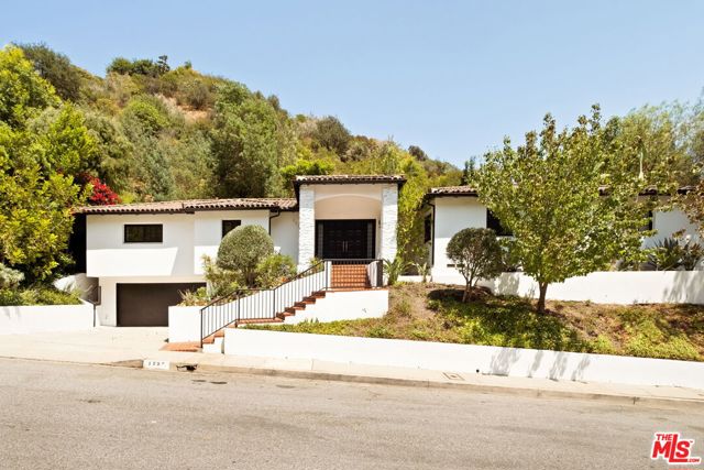 Property photo of 1132 Chantilly RD