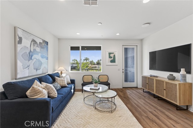 Property photo of 1093 N Harbor BL