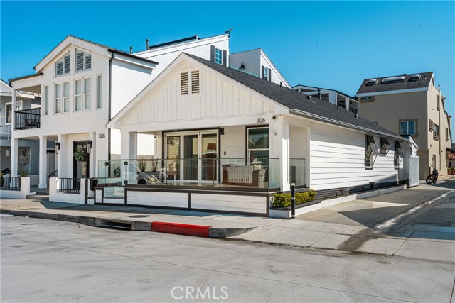 Property photo of 306 Alvarado PL