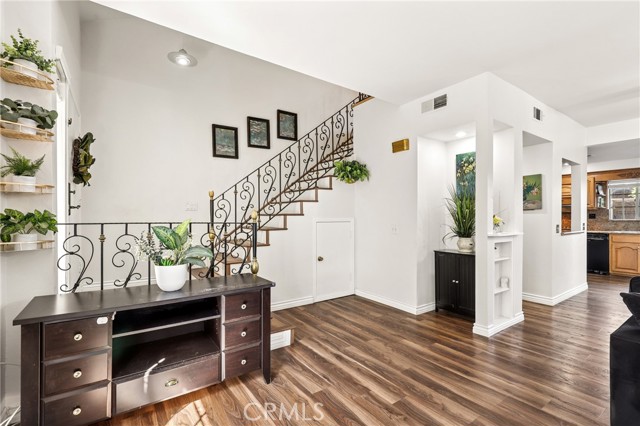 Photo of 337 E Chapman