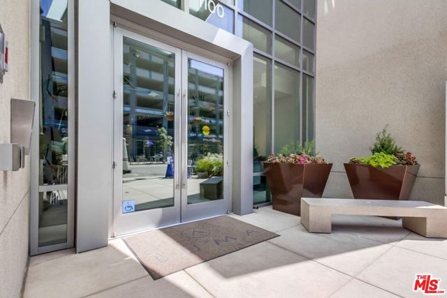 Property photo of 1100 S Hope ST