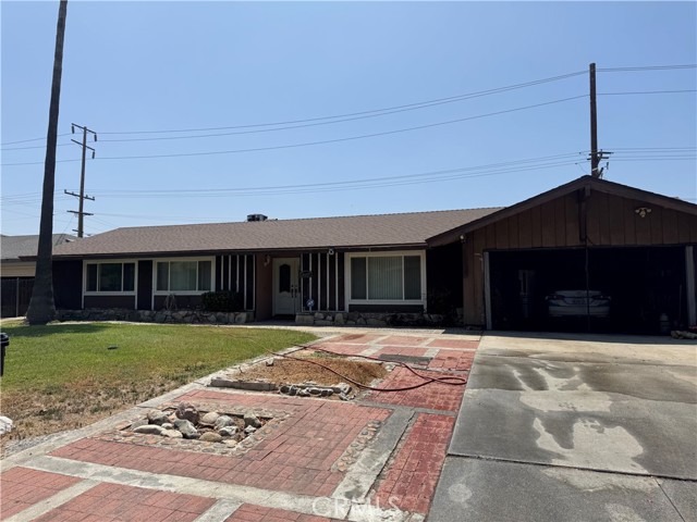 Property photo of 26037 E Edgemont DR