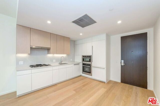 Property photo of 877 Francisco ST