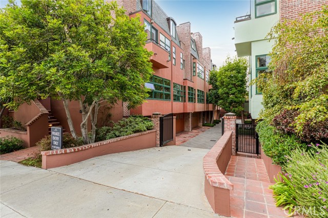 Property photo of 2323 S Beverly Glen BL