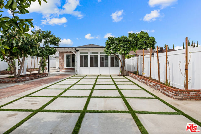 Property photo of 5822 Lindley AV