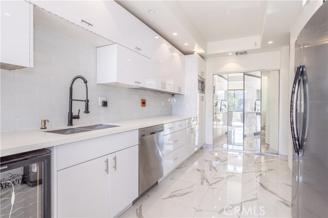 Property photo of 13331 Moorpark ST