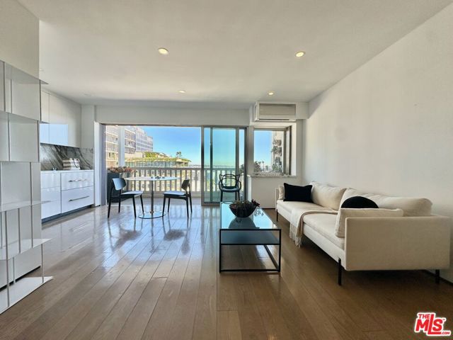 Property photo of 999 N Doheny DR