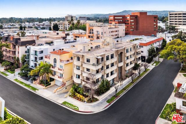 Property photo of 871 Granville AV