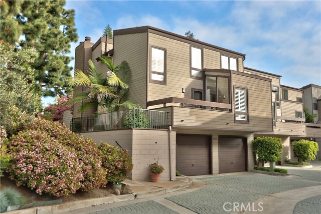 Property photo of 23782 Hillhurst DR