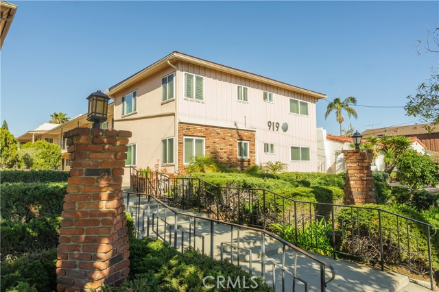 Property photo of 919 E La Palma DR