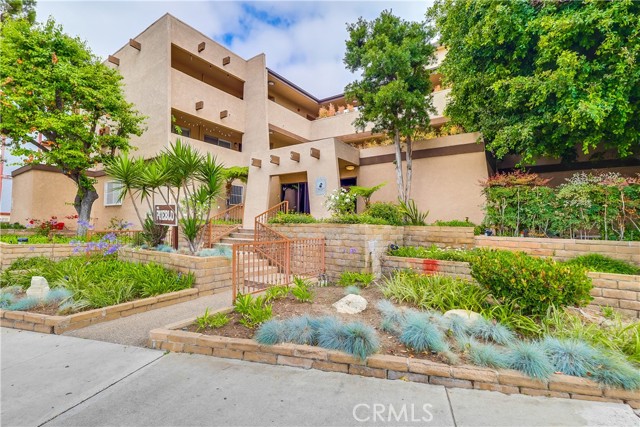 Property photo of 2501 W Redondo Beach BL