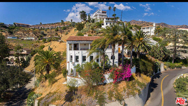 Property photo of 1 Skyline DR