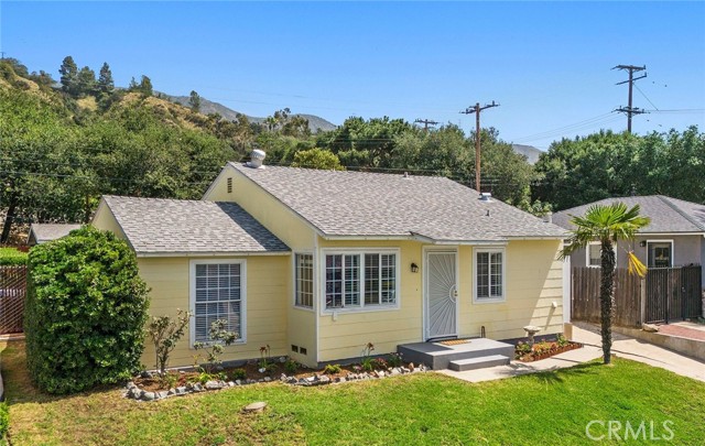 Property photo of 2051 Royal Oaks DR