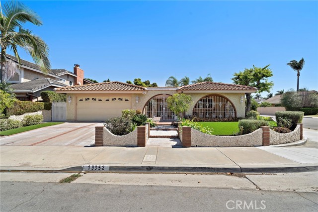 Property photo of 19352 Sailwind LN