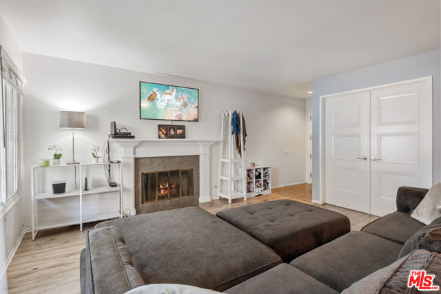 Property photo of 3867 Thorncroft LN