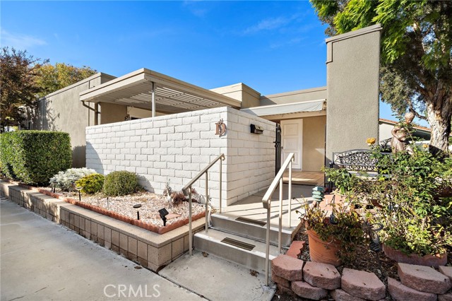 Property photo of 2048 Via Mariposa
