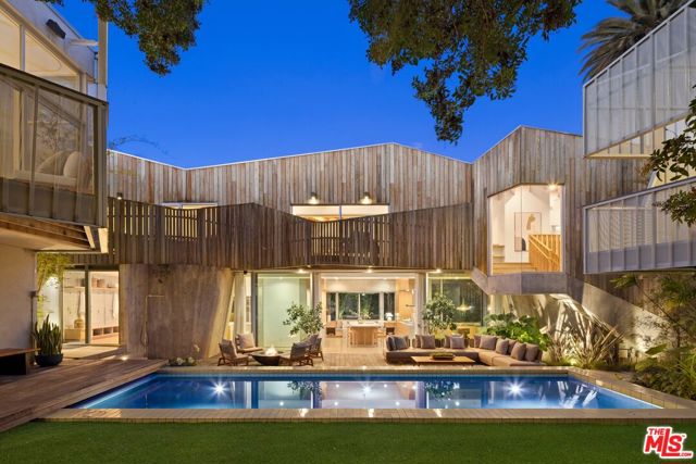 Photo of 825 Palms Bl