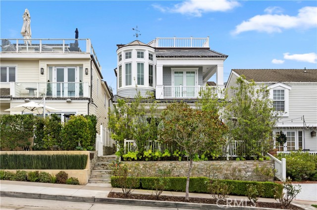 Property photo of 718 Poinsettia