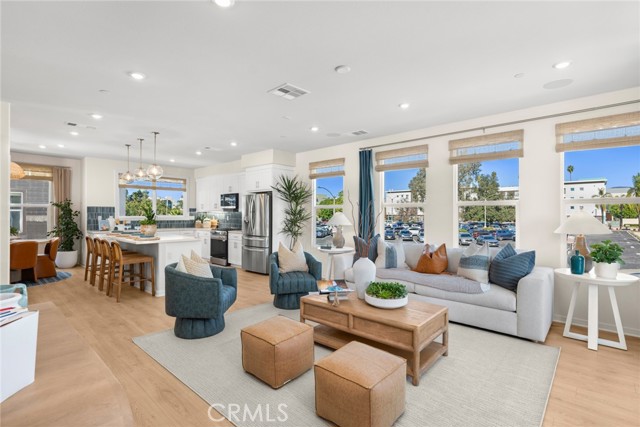 Photo of 664 E Fourth St