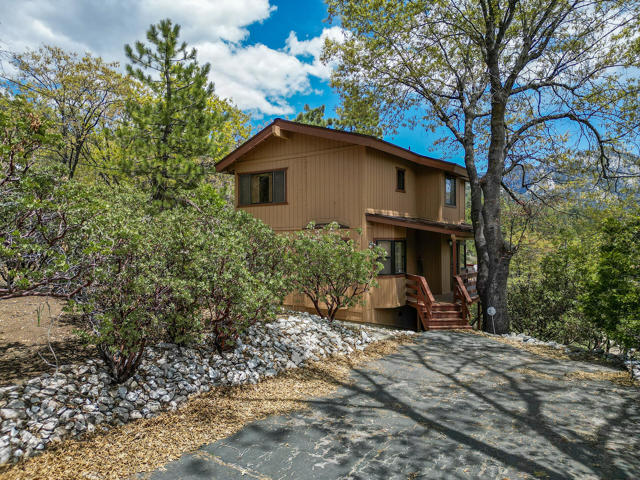 Property photo of 25006 Knob Hill RD
