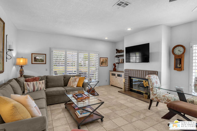 Property photo of 230 W Vista Royale CR