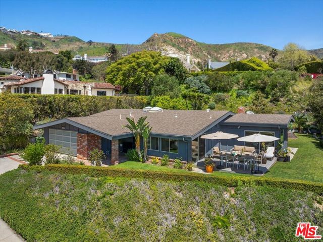 Property photo of 16633 Bienveneda PL