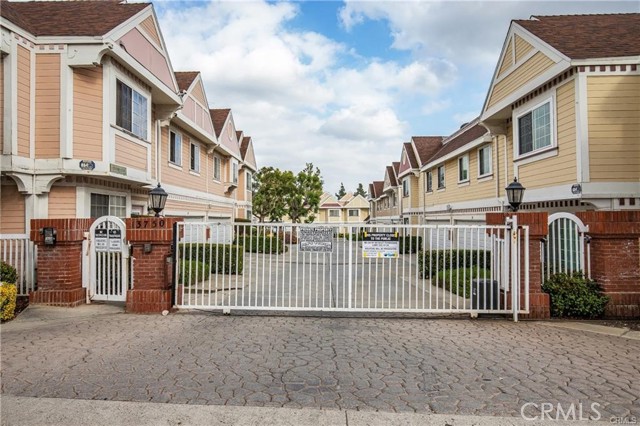 Property photo of 13750 Hubbard ST