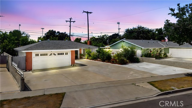 Property photo of 1838 S Artesia ST