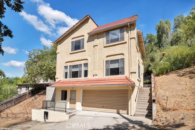 Property photo of 757 E Avenue 43