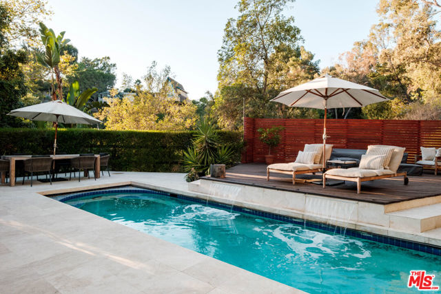 Property photo of 7963 Willow Glen RD