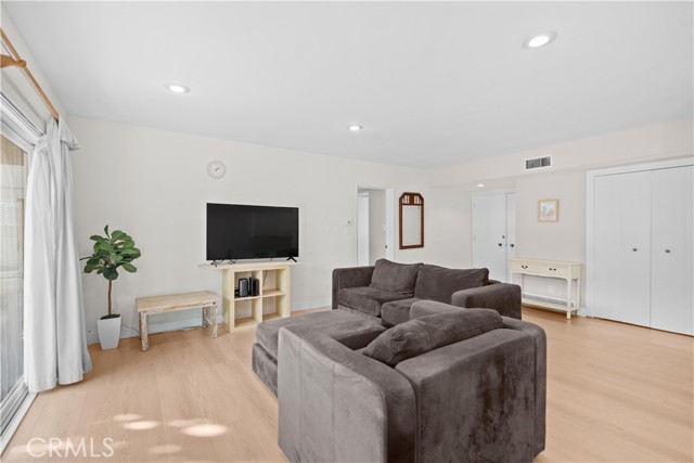 Property photo of 395 S Oakland AV