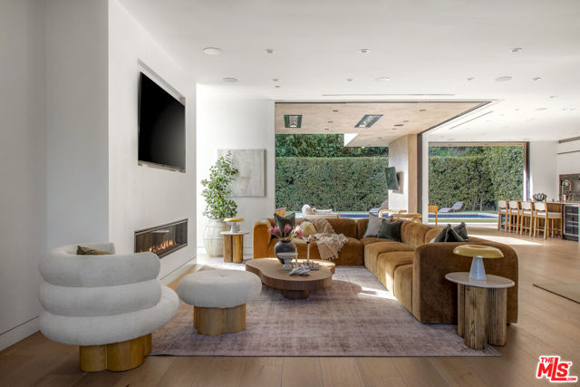 Property photo of 1845 Coldwater Canyon DR