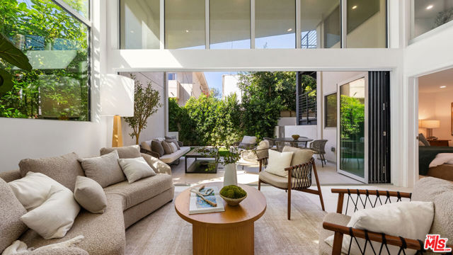 Photo of 621 N Kings Rd