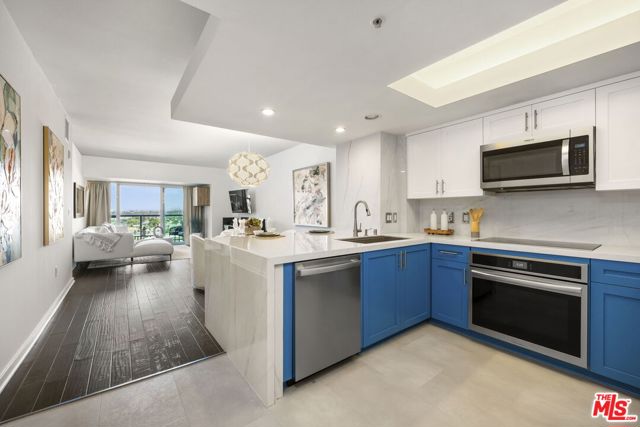 Property photo of 13700 Marina Pointe DR