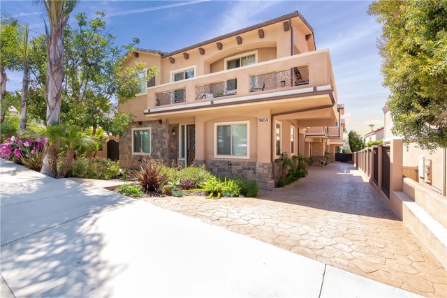 Property photo of 1804 Vanderbilt LN