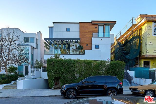 Property photo of 829 N Martel AV