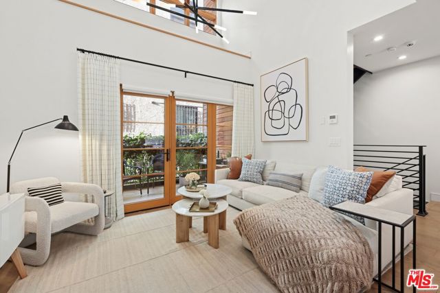 Property photo of 1035 N Vista ST