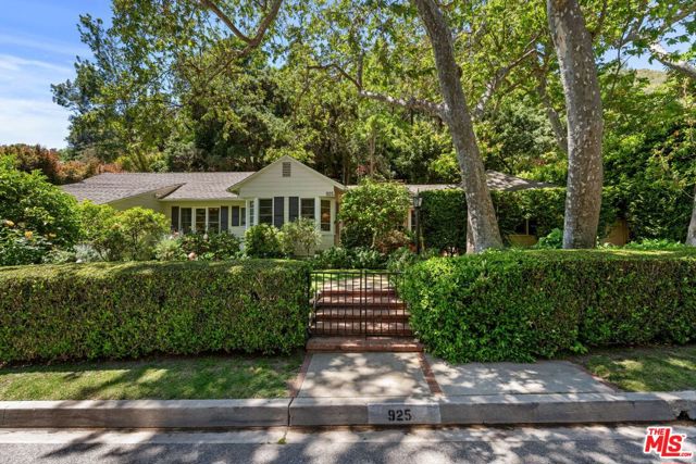 Property photo of 925 Chantilly RD